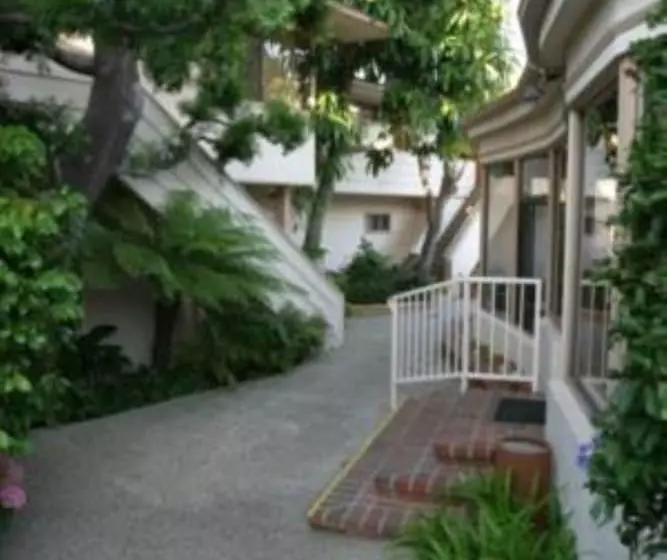 호텔 Laguna Shores Studio Suites