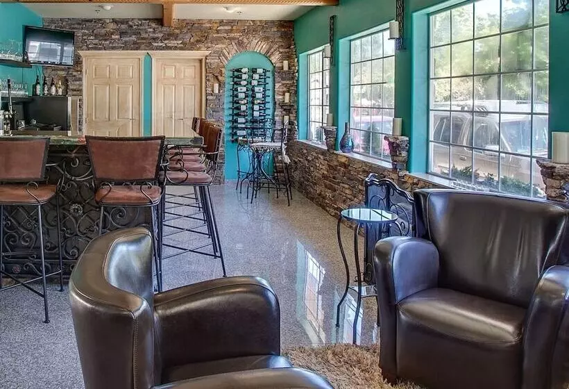 Отель Leavenworth Village Inn