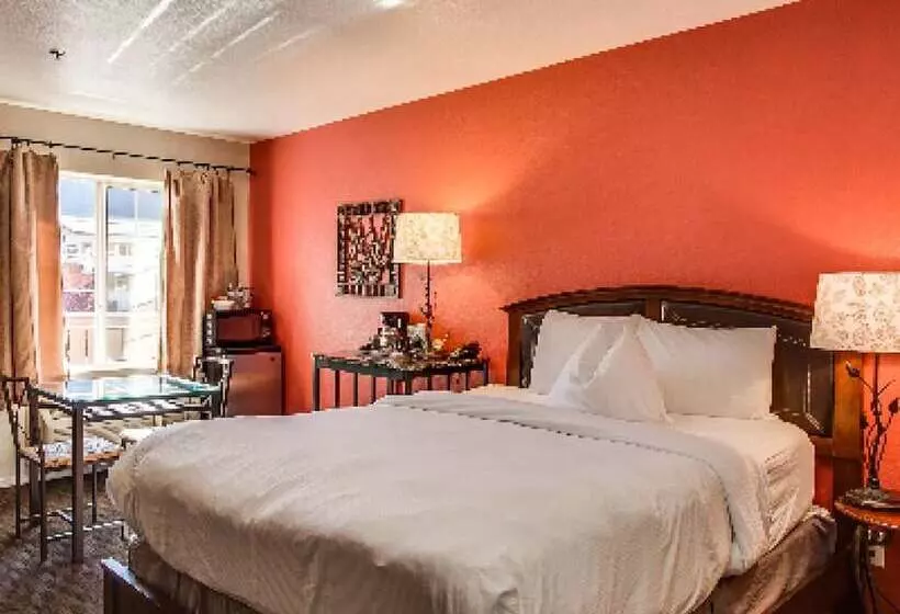 Отель Leavenworth Village Inn