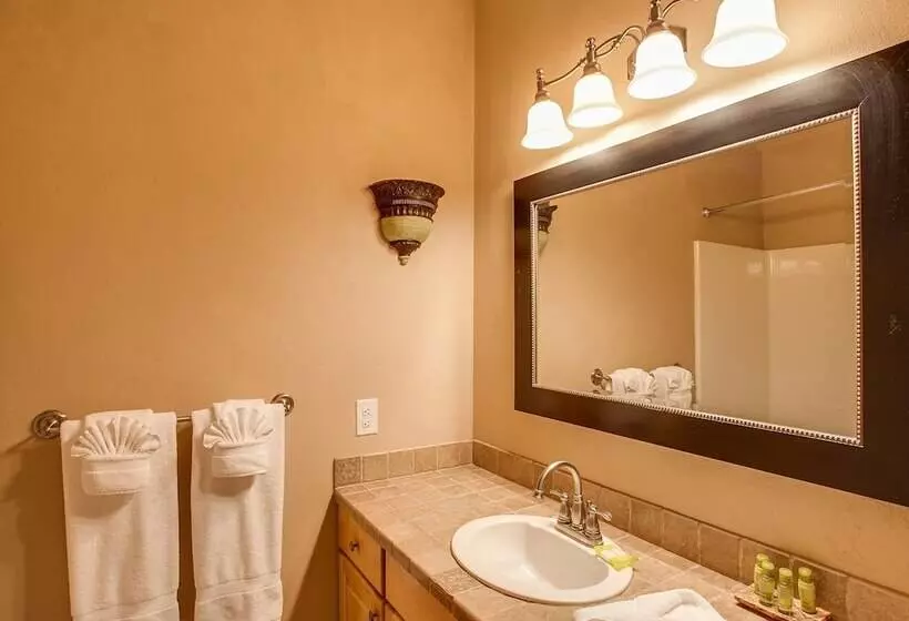 Отель Leavenworth Village Inn