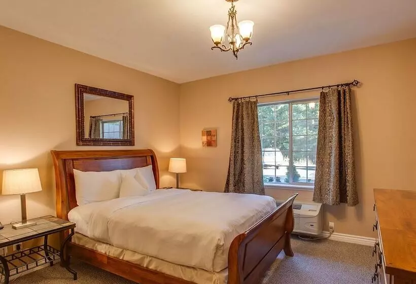 Отель Leavenworth Village Inn