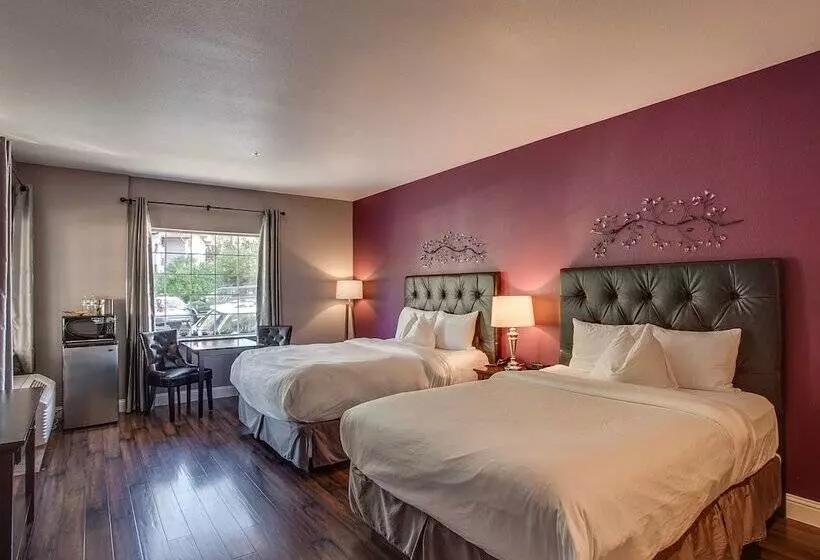 Отель Leavenworth Village Inn