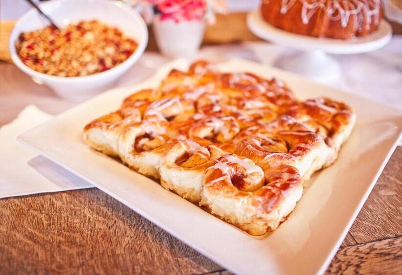 هتل Linderhof Inn