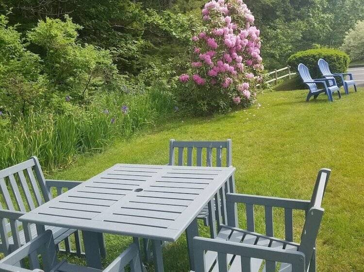 Отель The Lodge At Turbat S Creek