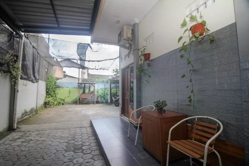 هتل Capital O 2258 Santana Syariah Guest House