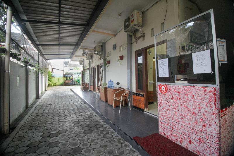 Hotel Capital O 2258 Santana Syariah Guest House