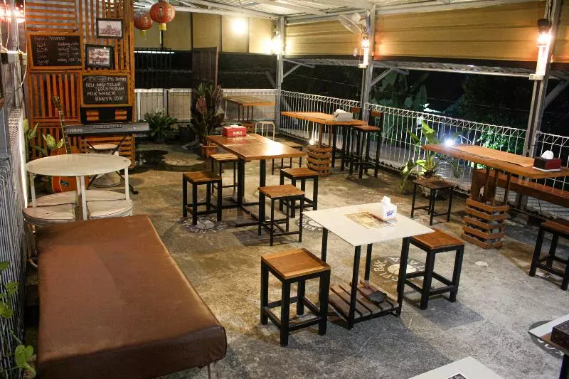 هتل Capital O 2258 Santana Syariah Guest House