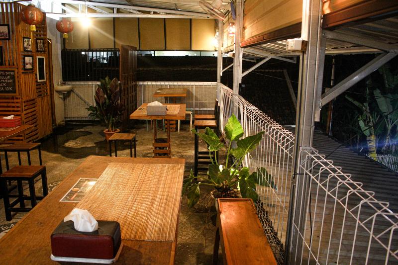 Hotel Capital O 2258 Santana Syariah Guest House