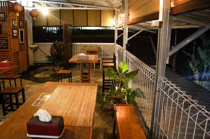 هتل Capital O 2258 Santana Syariah Guest House
