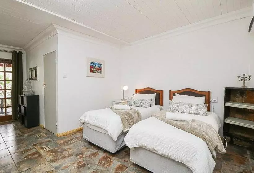 Aamiaismajoitus (B&B) Swallows Nest