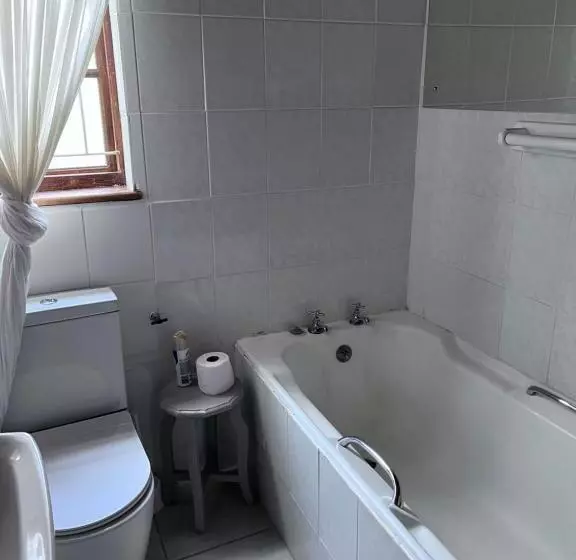 Aamiaismajoitus (B&B) Swallows Nest