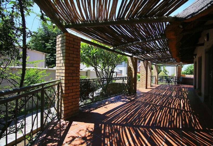 هتل Kalahari Arms