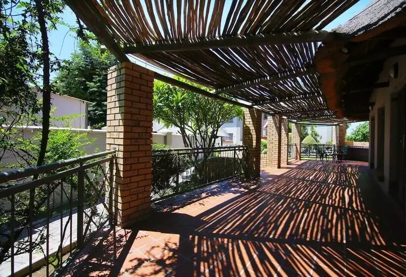 هتل Kalahari Arms