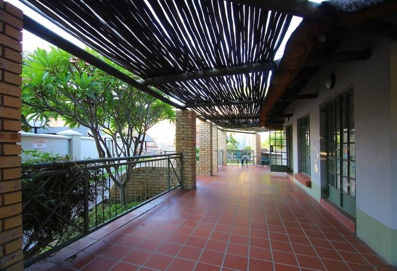 هتل Kalahari Arms