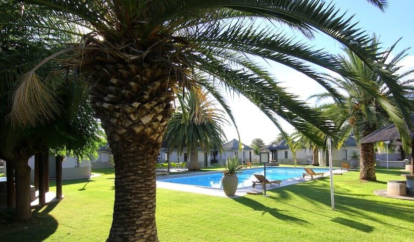 هتل Kalahari Arms