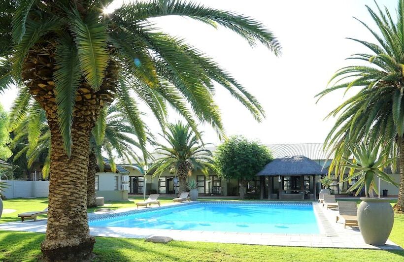 هتل Kalahari Arms