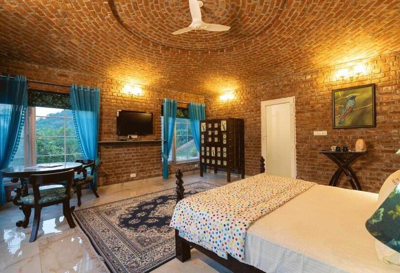 هتل Stayvista At Brickwood Hill With Outdoor Infinity Pool & Jacuzzi