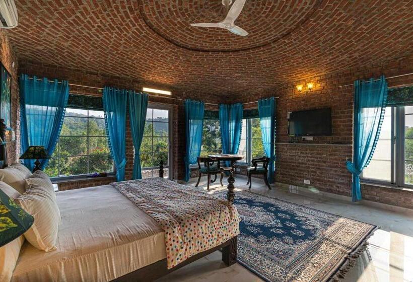 هتل Stayvista At Brickwood Hill With Outdoor Infinity Pool & Jacuzzi