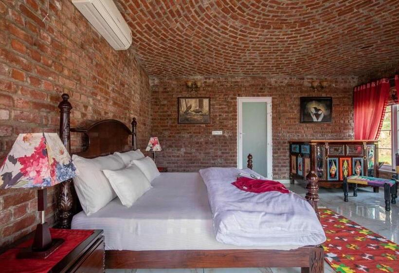 هتل Stayvista At Brickwood Hill With Outdoor Infinity Pool & Jacuzzi