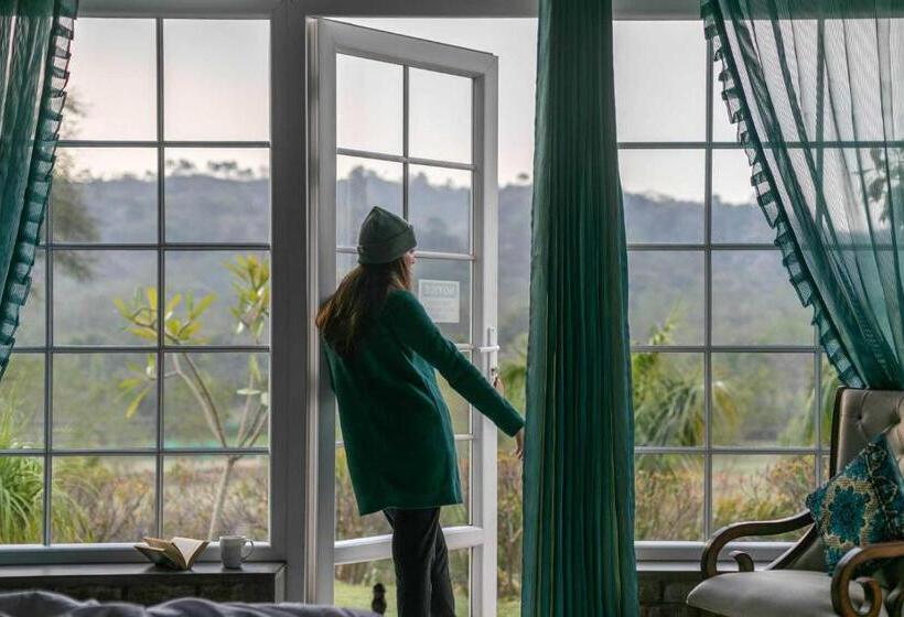 هتل Stayvista At Brickwood Hill With Outdoor Infinity Pool & Jacuzzi