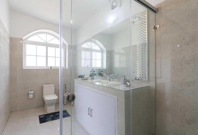 هتل Stayvista At Brickwood Hill With Outdoor Infinity Pool & Jacuzzi