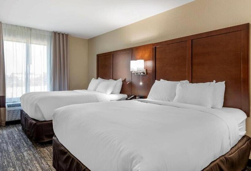 Отель Comfort Suites