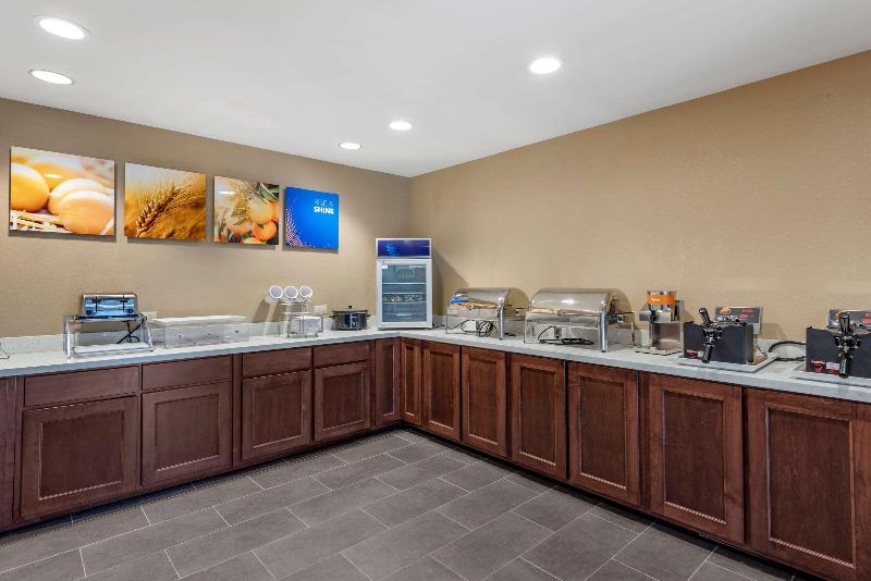 Отель Comfort Suites