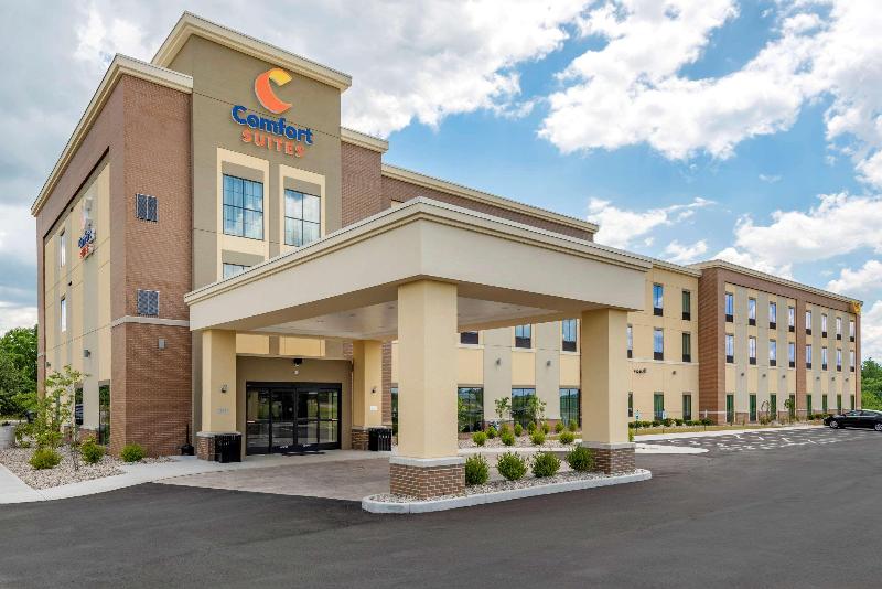 Отель Comfort Suites