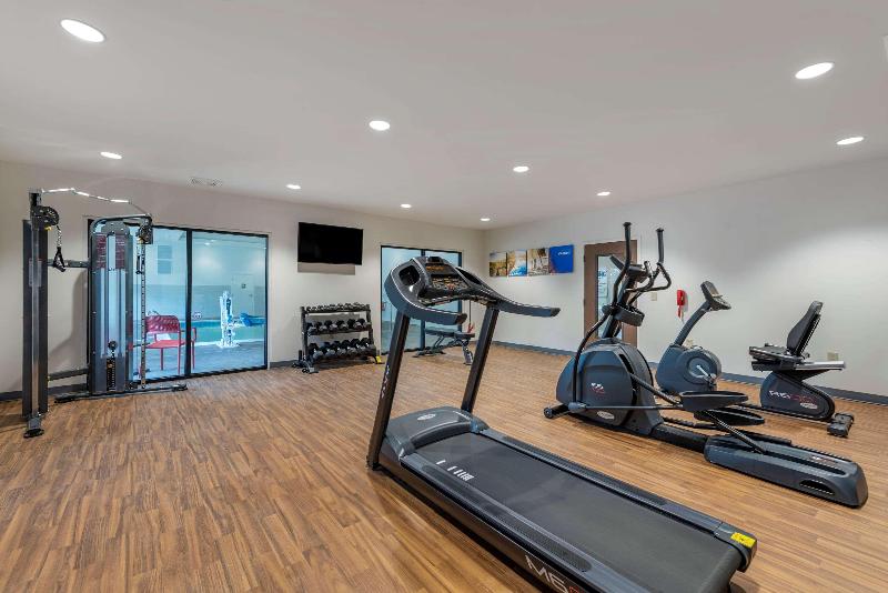 Отель Comfort Suites