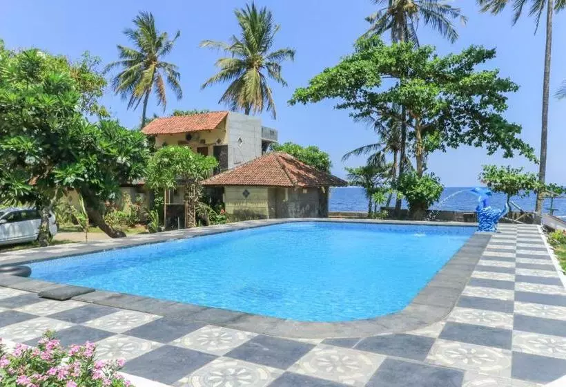 Hotelli Tara Bar & Resto Air Sanih