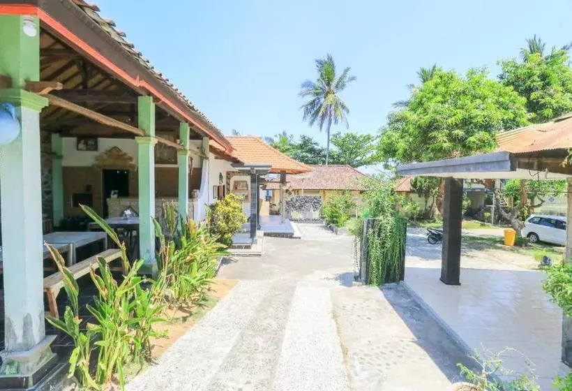 Hotelli Tara Bar & Resto Air Sanih