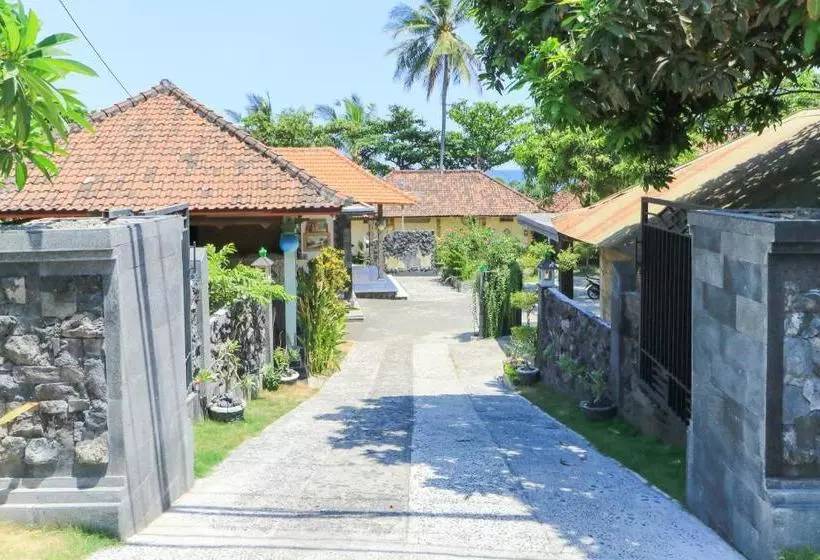 Hotelli Tara Bar & Resto Air Sanih