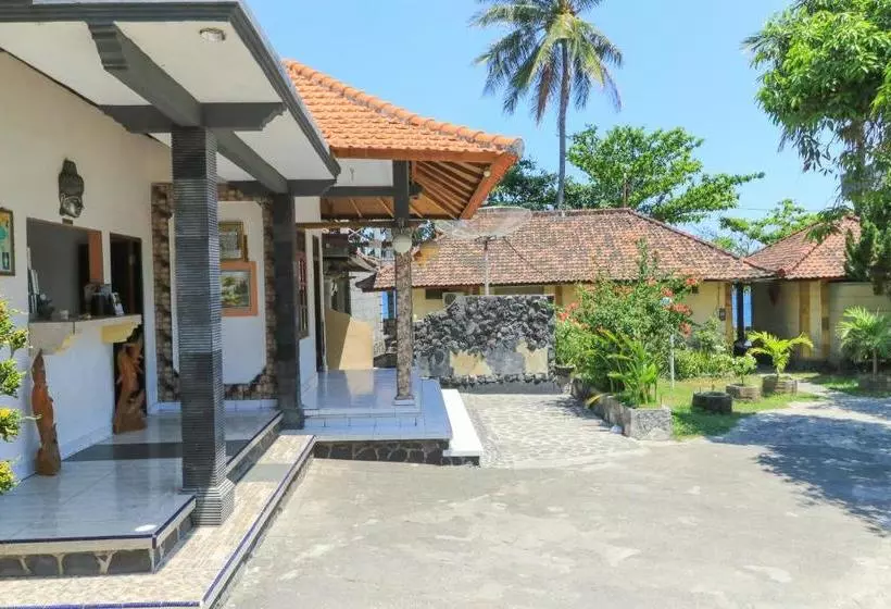 Hotelli Tara Bar & Resto Air Sanih