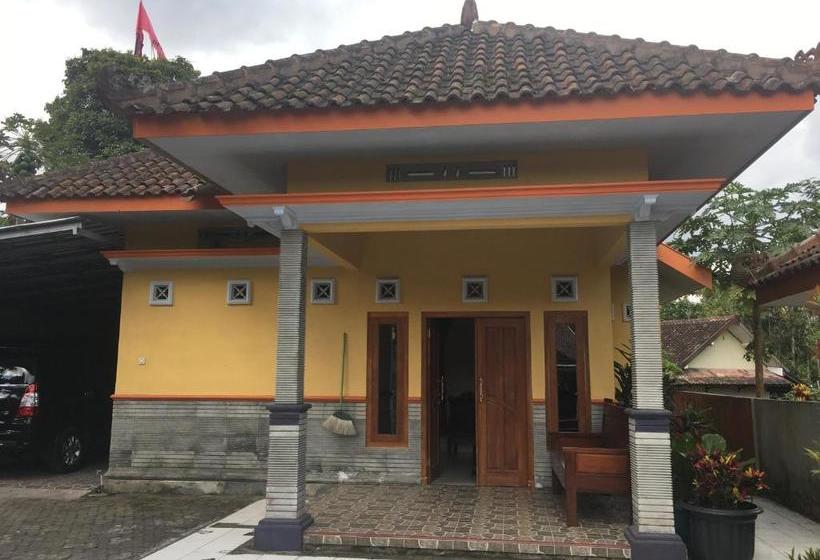 פנסיון Penginapan Mentorogo