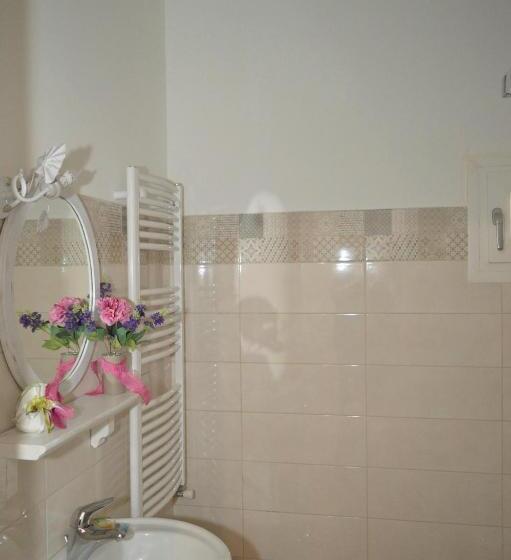 تختخواب و صبحانه Ica House