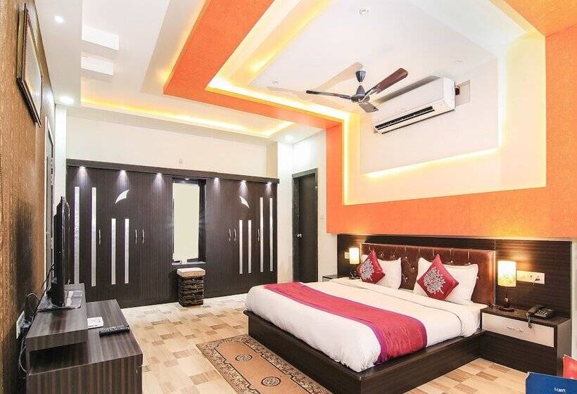 호텔 Capital O 15422 Shiva Inn