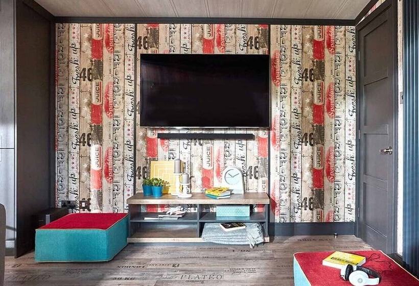 منتجع Whitecliff Bay Holiday Park