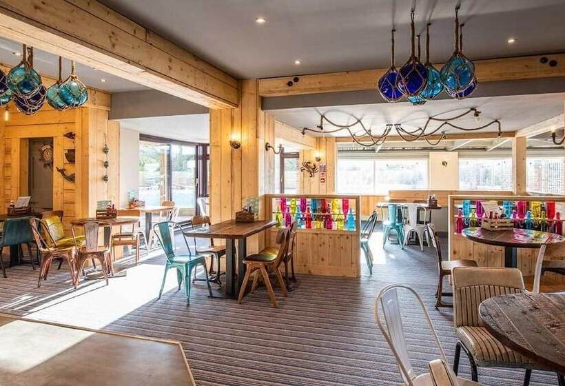 منتجع Whitecliff Bay Holiday Park