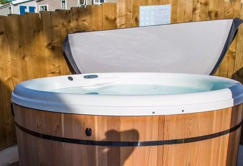 Lomakeskus Whitecliff Bay Holiday Park