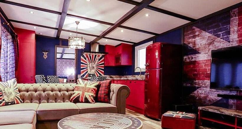 منتجع Whitecliff Bay Holiday Park