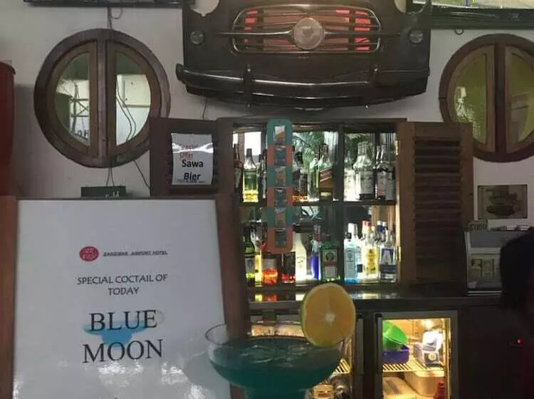 هتل 27 Cafe Zanzibar Airport