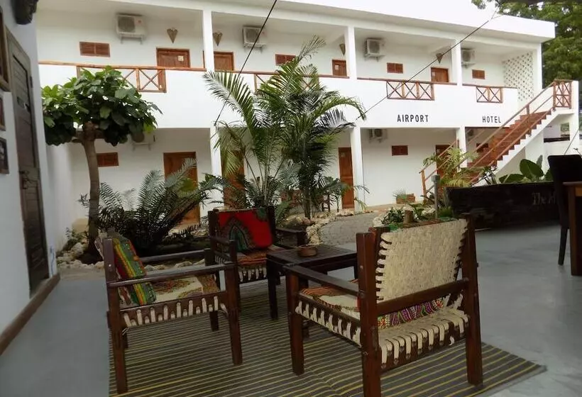 هتل 27 Cafe Zanzibar Airport