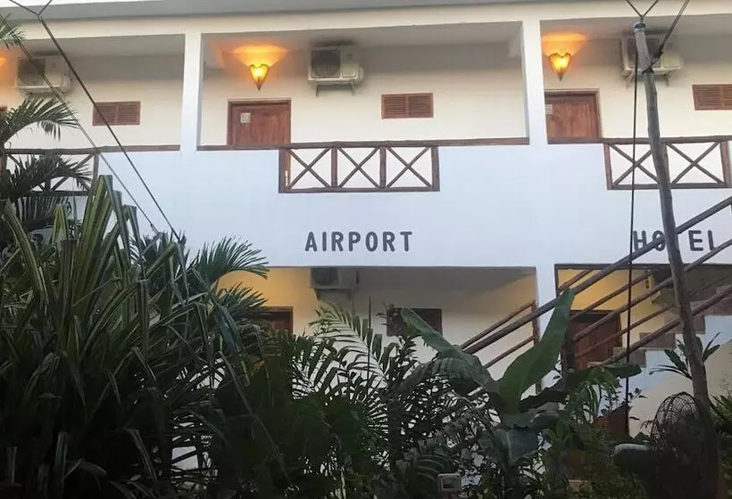 هتل 27 Cafe Zanzibar Airport