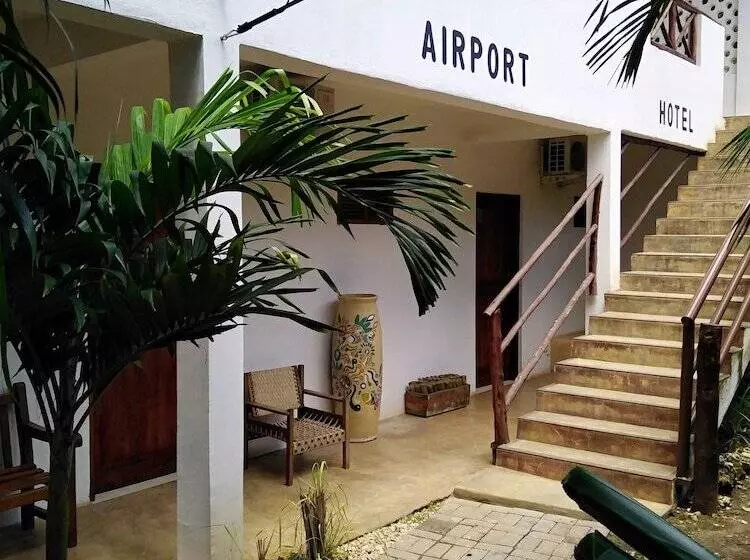 هتل 27 Cafe Zanzibar Airport