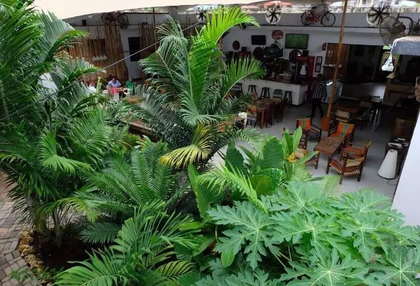 هتل 27 Cafe Zanzibar Airport