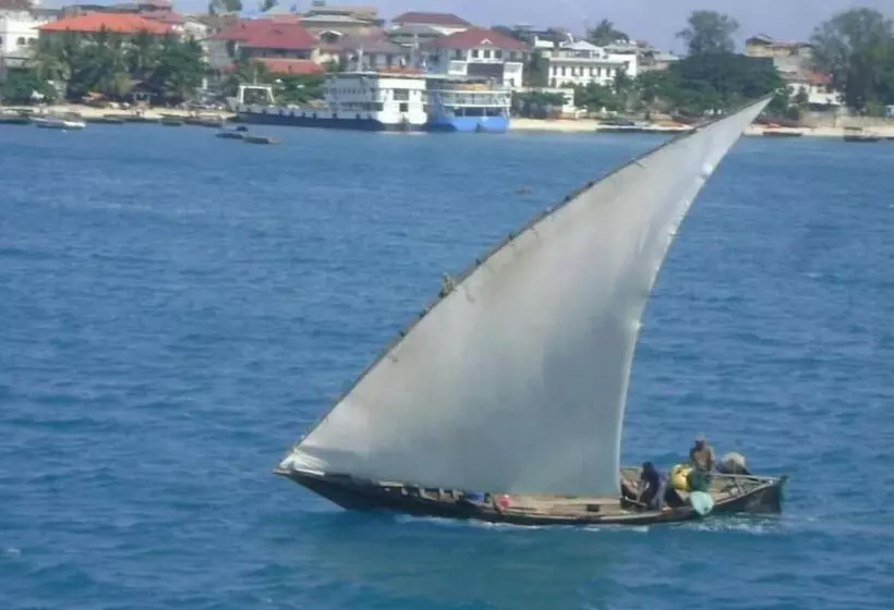 هتل 27 Cafe Zanzibar Airport