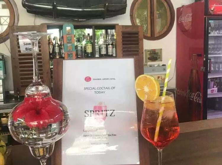 هتل 27 Cafe Zanzibar Airport