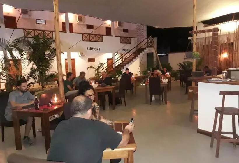 هتل 27 Cafe Zanzibar Airport