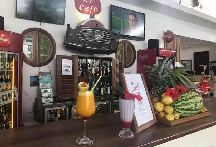 هتل 27 Cafe Zanzibar Airport