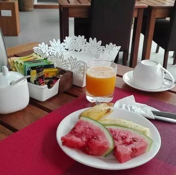 هتل 27 Cafe Zanzibar Airport